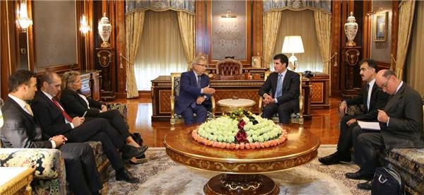 سەرۆک وەزیرانی هەرێمی کوردستان پێشوازی لە شاندێکی ئەنجومەنی پیرانی فرەنسا دەکات